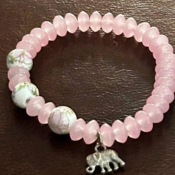 NWOT Natural Stone Rose Quartz Elephant Charm Beaded Bracelet - Picture 3 of 5